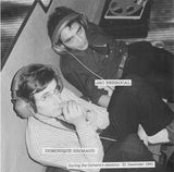 Camera (In Focus) / Camera (Al Riparo)